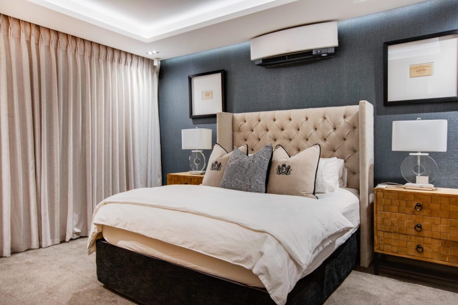 2 Bedroom Property for Sale in Sea Point Western Cape